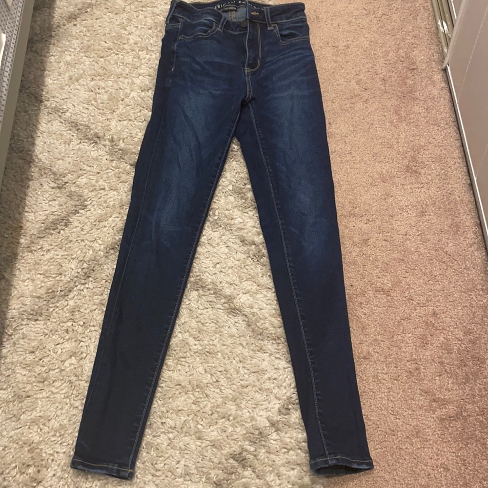 Size 0 American Eagle skinny jeans. Very lightly worn. No stains or damage.